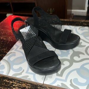 Sketchers wedge platform sandals size 10